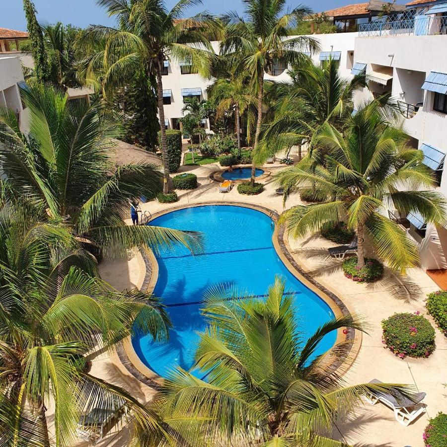 Superbe Appartement Avec Piscine, Proche Centre Ville, Restaurant, Mer Saly Exterior photo