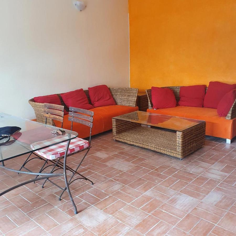 Superbe Appartement Avec Piscine, Proche Centre Ville, Restaurant, Mer Saly Exterior photo